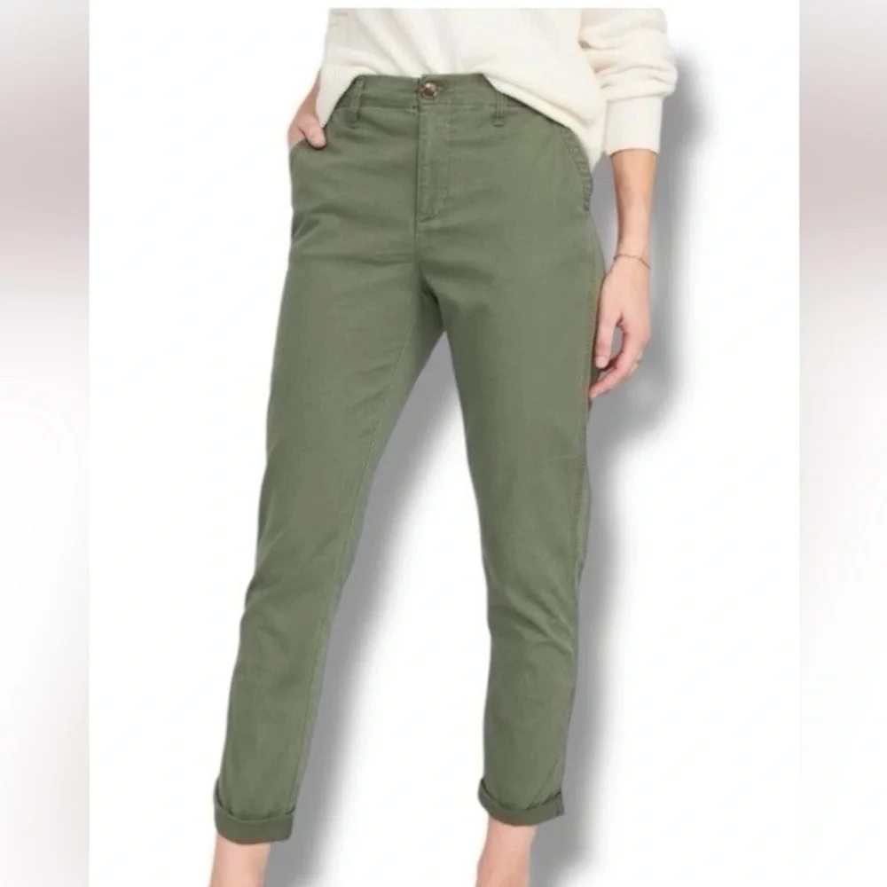 Old Navy High rise pixie‎ chinos in olive. NWT. Retail 59